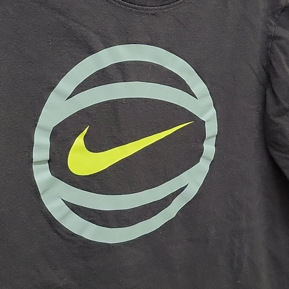 Discounted - Condition Good - Nike Boys Athletic Shirt - Size XL